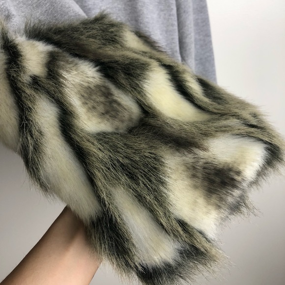 HARVEY FAIRCLOTH Gray Faux Fur Side Zipper Sweater - Picture 4 of 14